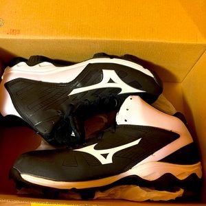 Brand new high top Mizuno cleats 7.5 mens